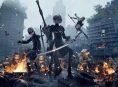 Yoko Taro, le r&eacute;alisateur de Nier, r&eacute;v&egrave;le que des escrocs revendent de faux autographes de lui.