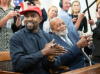 La pression augmente sur le Royaume-Uni pour qu'il interdise Kanye West apr&egrave;s les r&eacute;actions n&eacute;gatives suscit&eacute;es par le festival