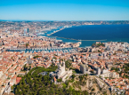 L'extr&ecirc;me droite d&eacute;fie le maire de gauche de Marseille dans une course &eacute;lectorale serr&eacute;e.