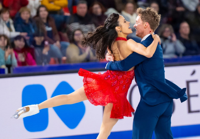 La pétition visant à enquêter sur les juges qui ont décerné la médaille d'or à la France aux Jeux olympiques d'hiver atteint 15 000 signatures.