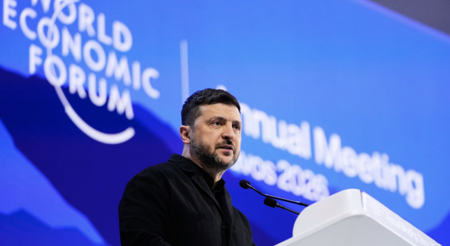 À Davos, Zelensky rappelle l'Europe à la Russie : 