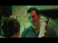Callum Turner et Monica Barbaro flirtent dans la com&eacute;die romantique One Night Only.