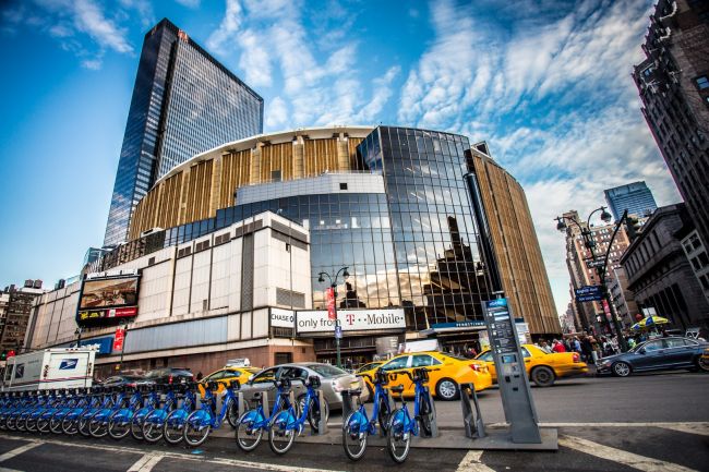 Les New York Knicks réalisent l'une des meilleures remontées de tous les temps en NBA : de 22 points de retard, ils mènent 46-21 dans le quatrième quart-temps et la prolongation.