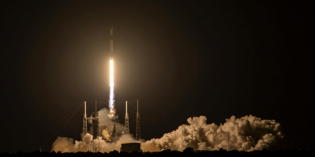 SpaceX marque le 500e lancement d'une fusée réutilisée avec le satellite Sentinel-6B.