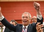 C'est l'homme contre la poubelle : Farage s'affronte face &agrave; face avec le comte Binface