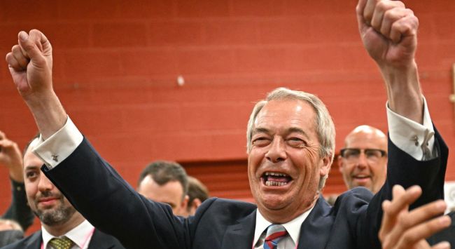 C'est l'homme contre la poubelle : Farage s'affronte face à face avec le comte Binface