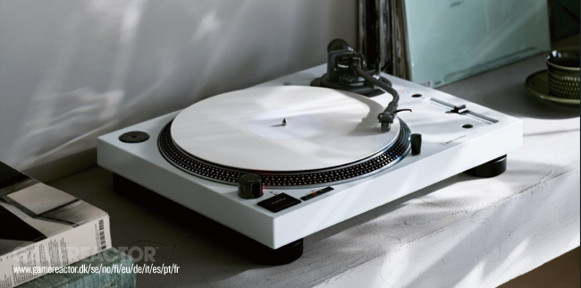 Audio-Technica présente le modèle blanc de la platine AT-LP120XBT-USB.