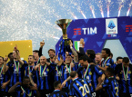 L'Inter Milan remporte son 21e titre de champion en battant Parme 2-0, avec 12 points d'avance sur Naples.