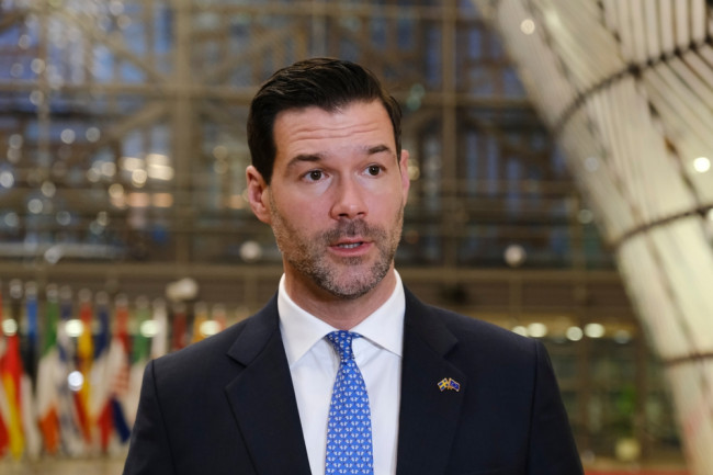 La Suède durcit les règles de citoyenneté, le gouvernement prend des mesures pour freiner l'immigration.