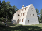 L'Espagne d&eacute;couvre un nouveau chef-d'&oelig;uvre de Gaud&iacute; : Un chalet centenaire cach&eacute; dans les montagnes catalanes