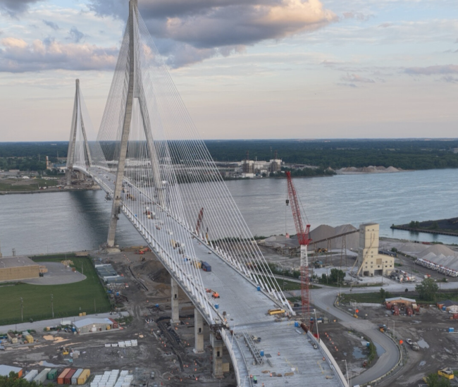 Trump menace de bloquer l'ouverture du pont américano-canadien "jusqu'à ce que les États-Unis soient entièrement dédommagés".
