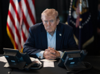 Le pr&eacute;sident Donald Trump signe un d&eacute;cret visant &agrave; limiter les vaccins pour les enfants