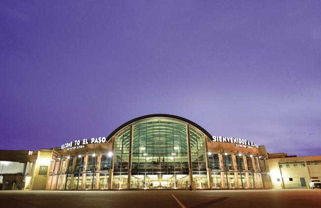 Des drones du cartel mexicain ? La confusion règne autour de la brève fermeture de l'espace aérien de l'aéroport d'El Paso