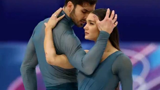 La victoire de Laurence Fournier Beaudry et Guillaume Cizeron aux Jeux olympiques d'hiver est entachée de méchantes controverses.