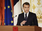 Macron fait l'&eacute;loge de la "pr&eacute;visibilit&eacute;" de l'Europe en s'en prenant &agrave; Trump : "Ce n'est pas mauvais par les temps qui courent".